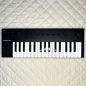 Native Instruments Komplete Kontrol M32 32-Key USB MIDI, Encoders